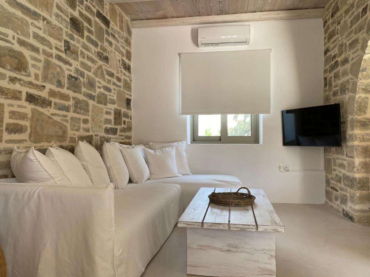 Laini Luxury Suites Pombia ภายนอก รูปภาพ