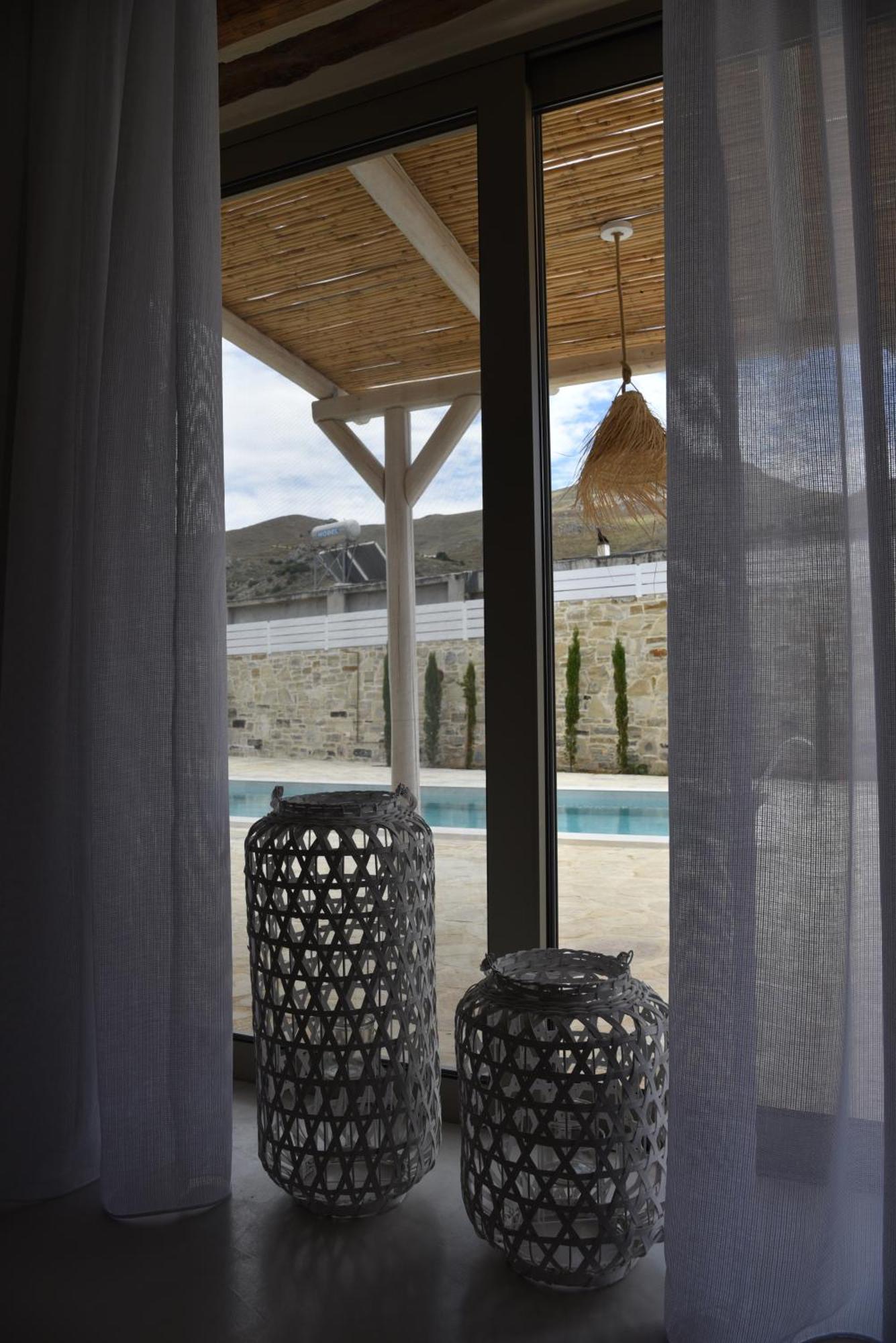 Laini Luxury Suites Pombia ภายนอก รูปภาพ